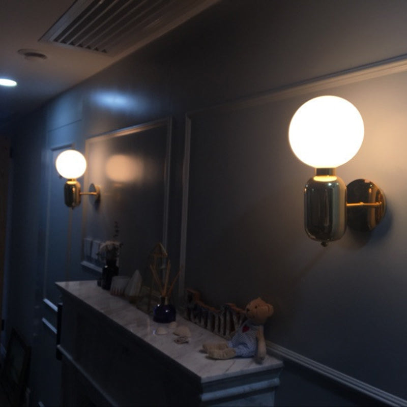 Iluminación apliques de la pared de la pelota Luz de metal de estilo moderno 1 cabezal montada en la pared.