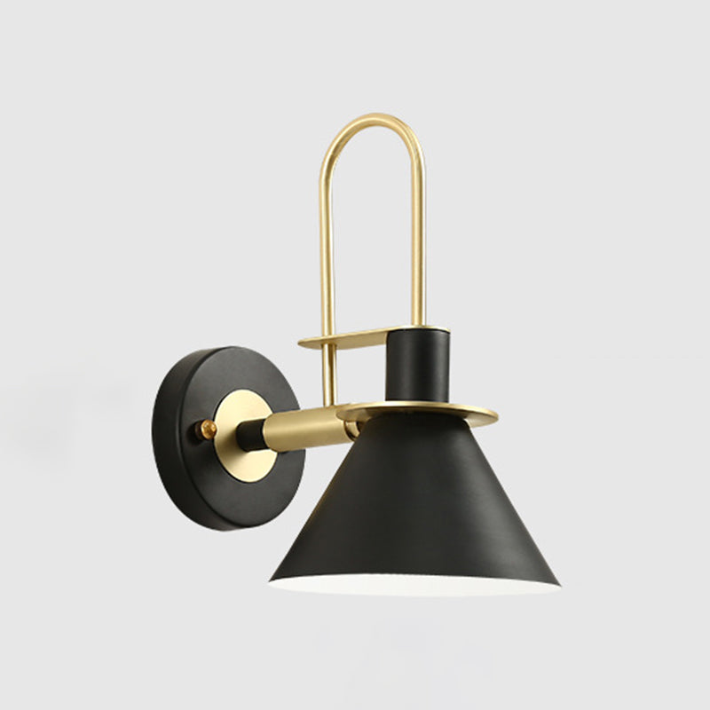 Modern Creative a parete singola creativa lampada da parete cono in ferro laccata per spazi interni