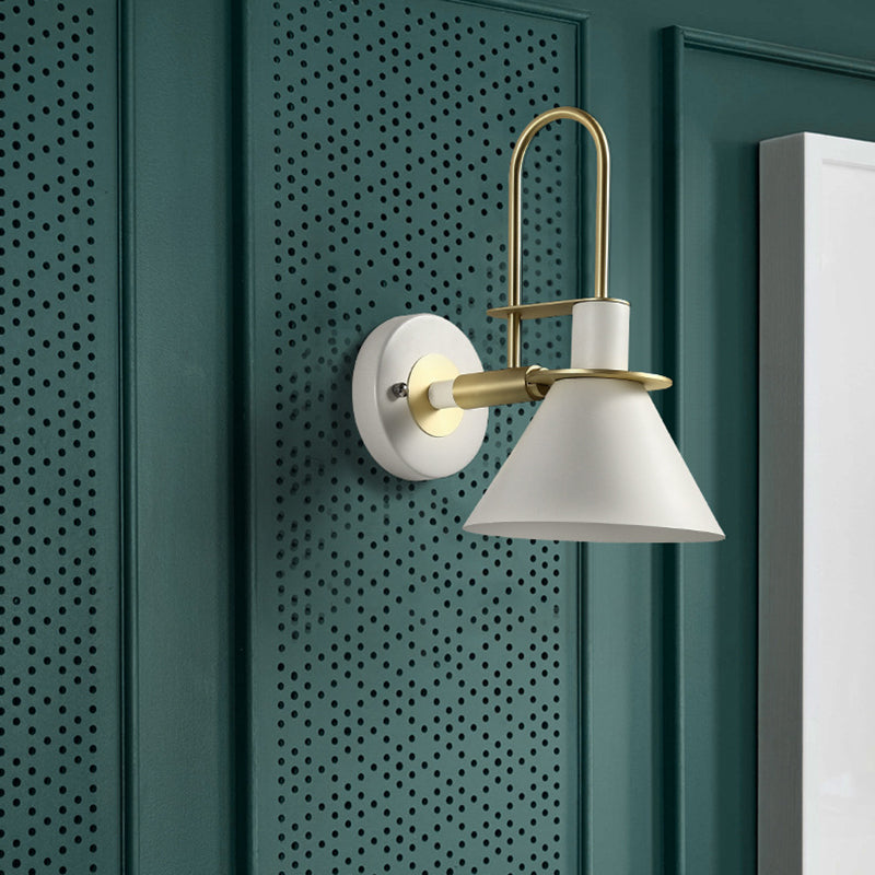 Modern Creative a parete singola creativa lampada da parete cono in ferro laccata per spazi interni