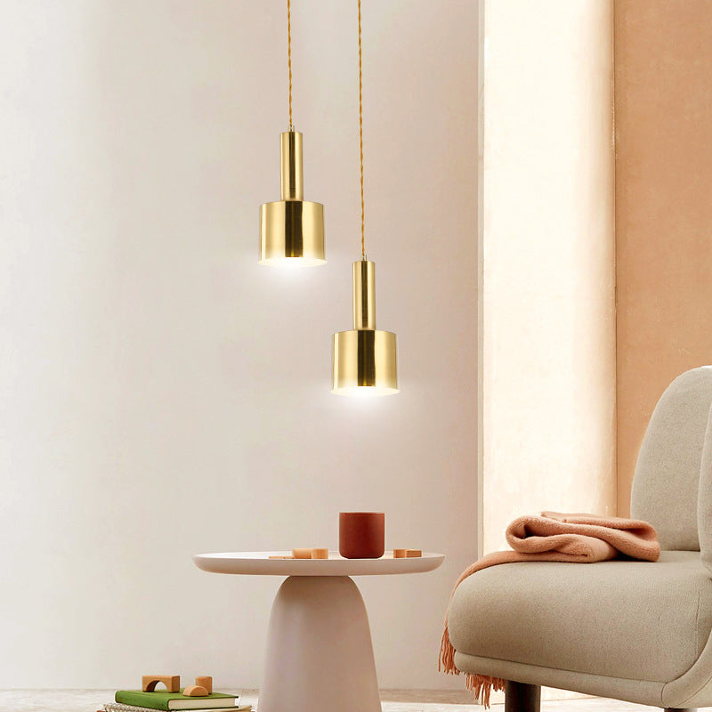 MODER CRÉATIVE PRENDANT LEVILLE ÉLECTE