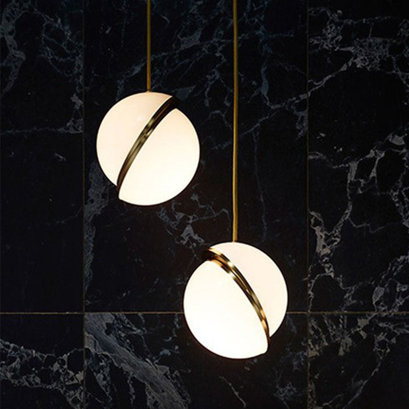 Luz de colgante de bola acrílica blanca Lámpara de suspensión de techo de una cabeza para dormitorio