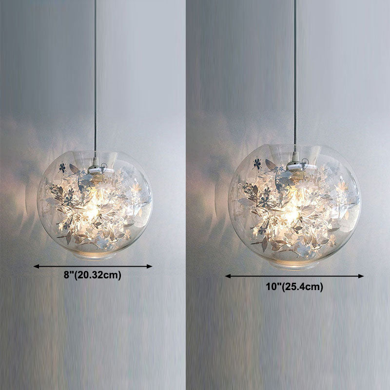 Un capestro a basso globo appeso vetro trasparente moderno ciondolo di illuminazione moderna