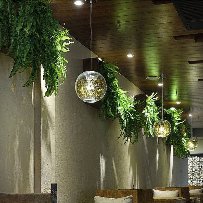 Un capestro a basso globo appeso vetro trasparente moderno ciondolo di illuminazione moderna