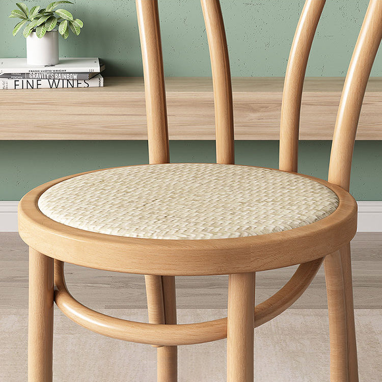 Le bois de hêtre de style contemporain préside la cuisine arrière de Windsor dinant la chaise