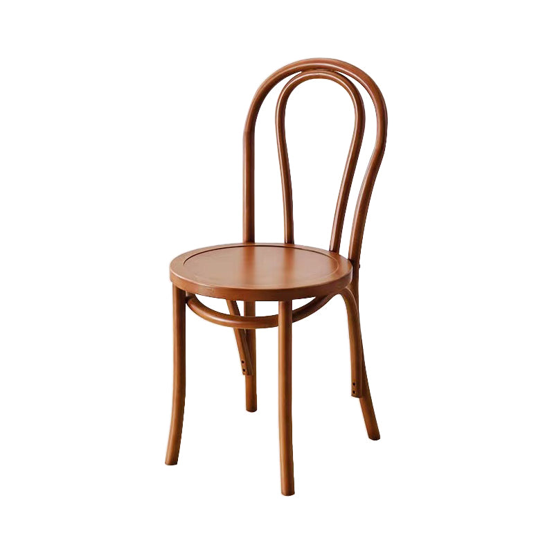 Le bois de hêtre de style contemporain préside la cuisine arrière de Windsor dinant la chaise