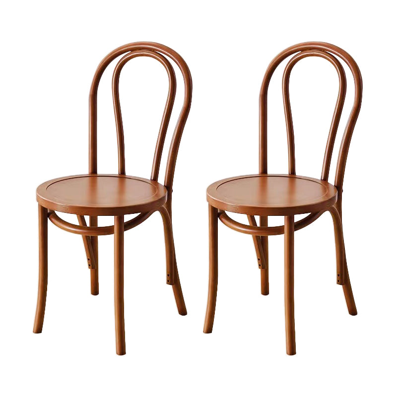 Le bois de hêtre de style contemporain préside la cuisine arrière de Windsor dinant la chaise
