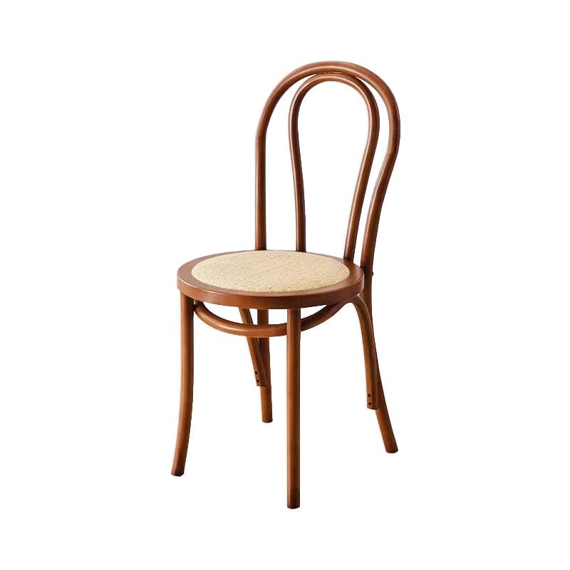 Le bois de hêtre de style contemporain préside la cuisine arrière de Windsor dinant la chaise