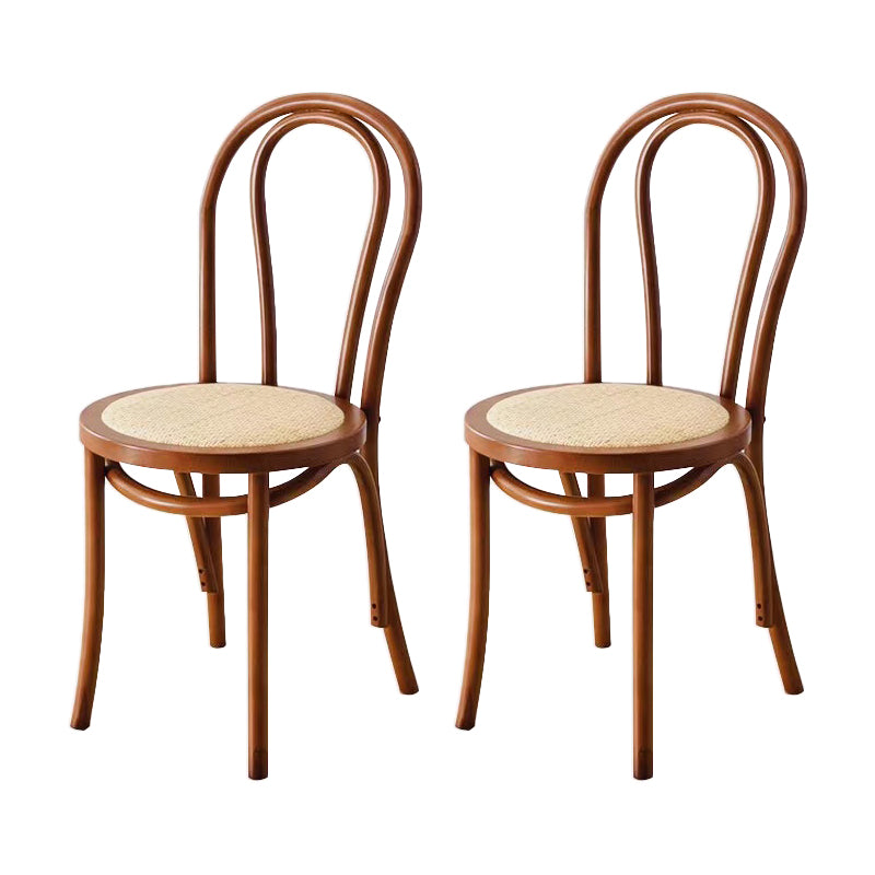 Le bois de hêtre de style contemporain préside la cuisine arrière de Windsor dinant la chaise