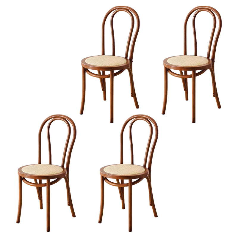 Le bois de hêtre de style contemporain préside la cuisine arrière de Windsor dinant la chaise