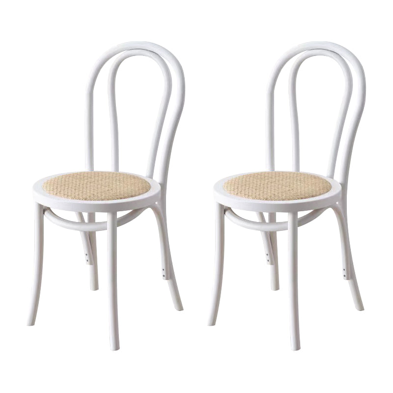 Le bois de hêtre de style contemporain préside la cuisine arrière de Windsor dinant la chaise