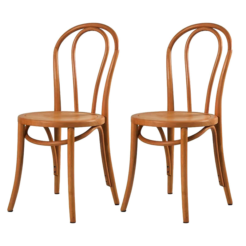 Le bois de hêtre de style contemporain préside la cuisine arrière de Windsor dinant la chaise