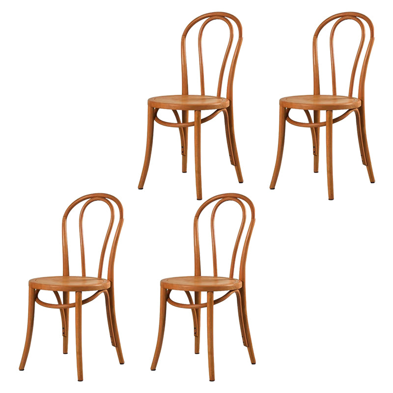 Le bois de hêtre de style contemporain préside la cuisine arrière de Windsor dinant la chaise