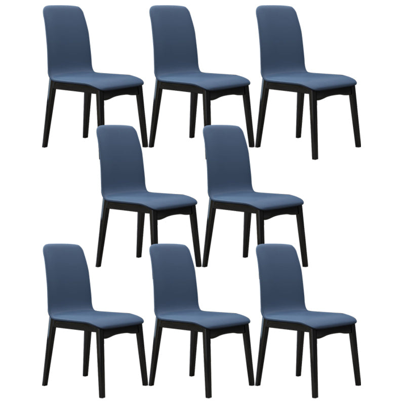 Chaise d'appoint industrielle à dossier solide en bois d'hévéa, chaise de salle à manger en cuir au fini mat avec pieds noirs