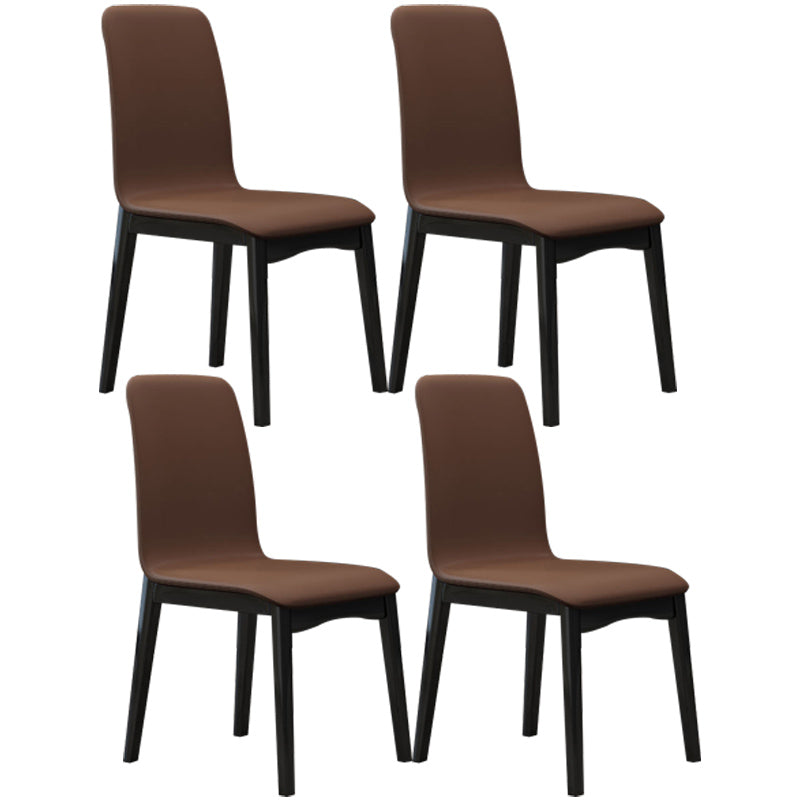 Chaise d'appoint industrielle à dossier solide en bois d'hévéa, chaise de salle à manger en cuir au fini mat avec pieds noirs