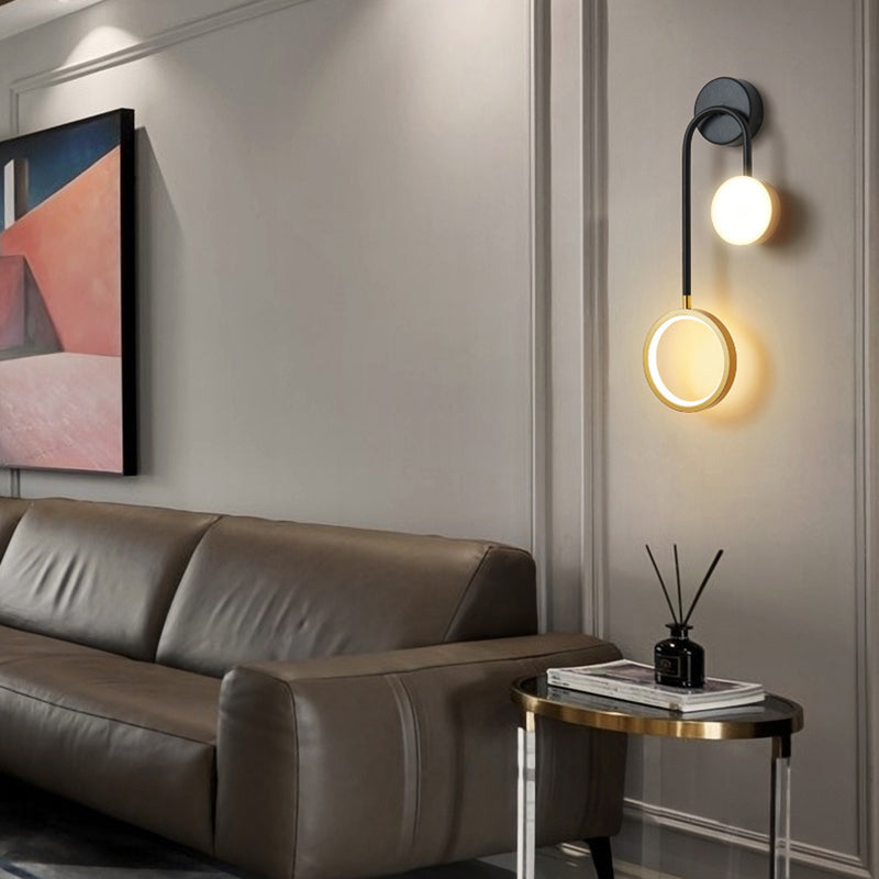 Acrílico modernista 2 luces LED Montaje Lucing Lámpara de pared Lámpara de pared en oro y negro