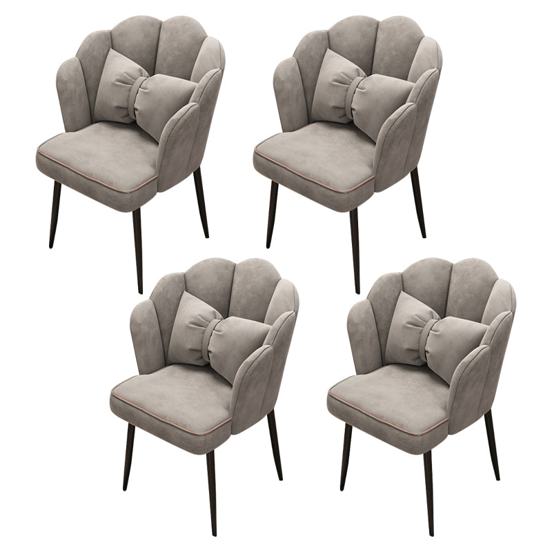 Chaise d'appoint contemporaine en métal, avec bras rembourrés, avec couronne et dossier supérieur
