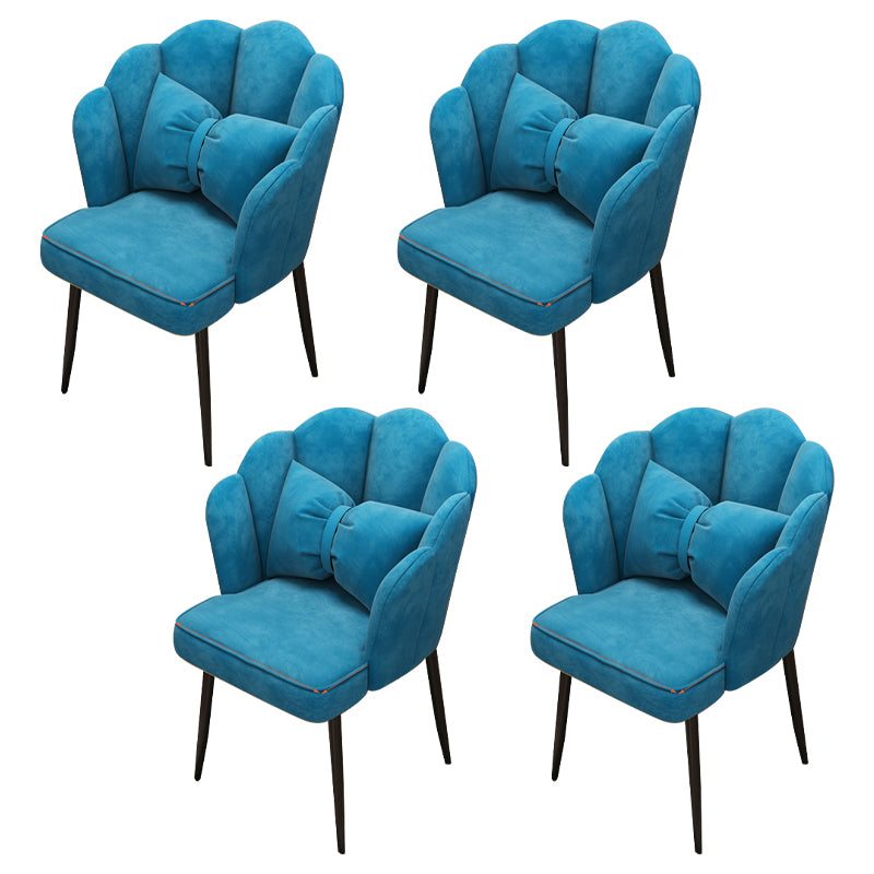 Chaise d'appoint contemporaine en métal, avec bras rembourrés, avec couronne et dossier supérieur