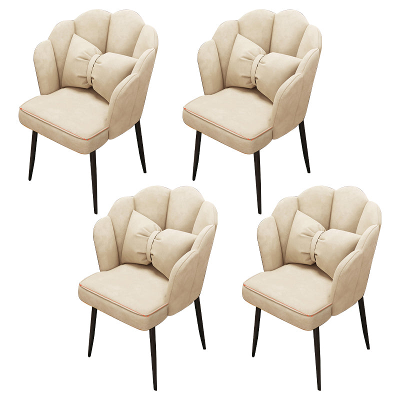Chaise d'appoint contemporaine en métal, avec bras rembourrés, avec couronne et dossier supérieur