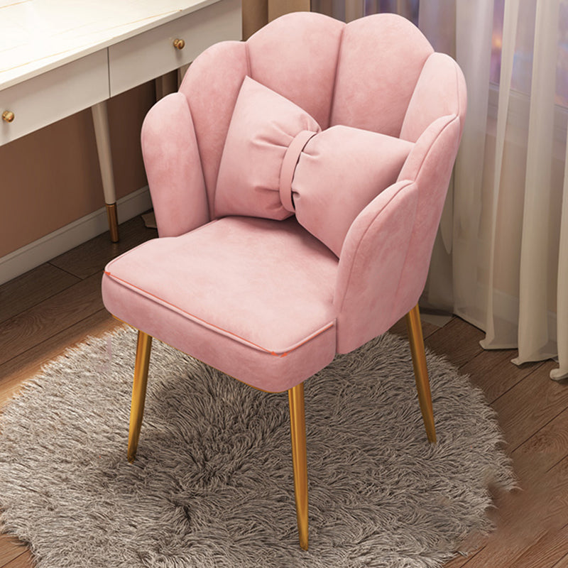 Chaise d'appoint contemporaine en métal, avec bras rembourrés, avec couronne et dossier supérieur