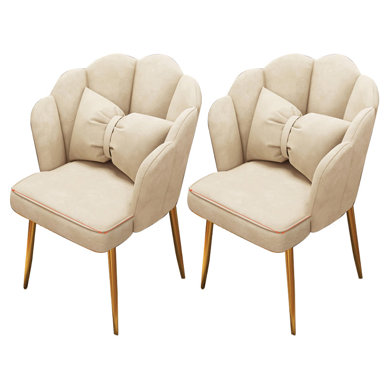 Chaise d'appoint contemporaine en métal, avec bras rembourrés, avec couronne et dossier supérieur