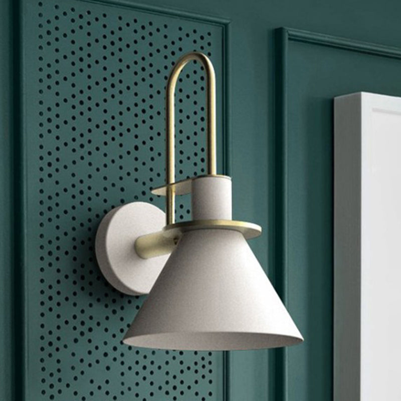 Nordic Iron Shade Wandleuchte ausgestattet geformte Makkaronfarbe 1-Kopf-Wandleuchte