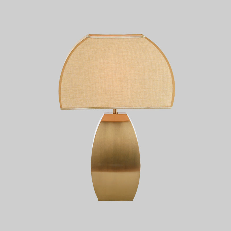 1 Kopf schattierte Task Light Modernismus Stoff kleine Schreibtischlampe in Gold mit Metallbasis