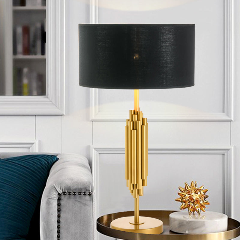 Lampada da comodino moderna a 1 testa in tessuto con luce da scrivania ombreggiata, colore nero con base circolare in metallo dorato