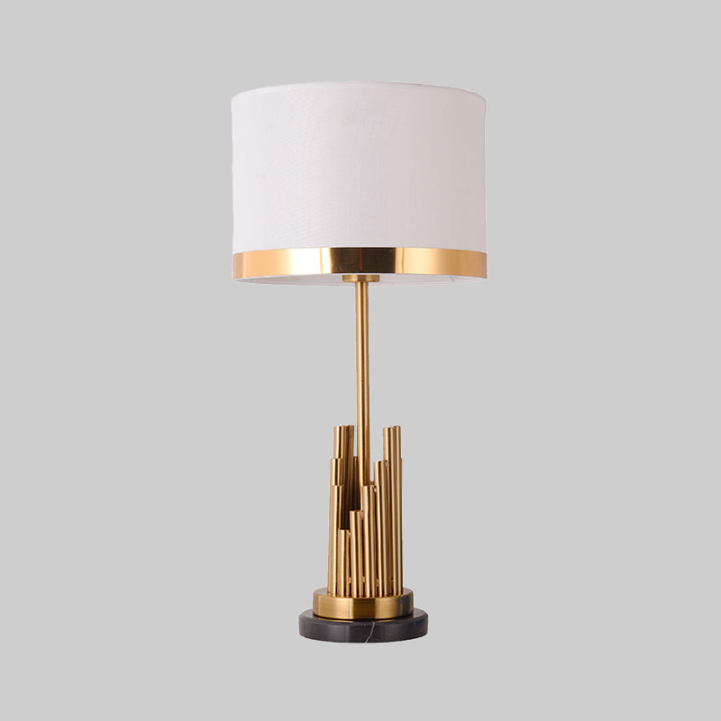 1 Éclair de tâche de chambre à coucher moderne petite lampe de bureau avec une teinte en tissu de cylindre