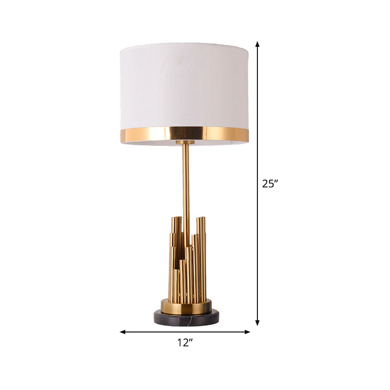 1 Éclair de tâche de chambre à coucher moderne petite lampe de bureau avec une teinte en tissu de cylindre