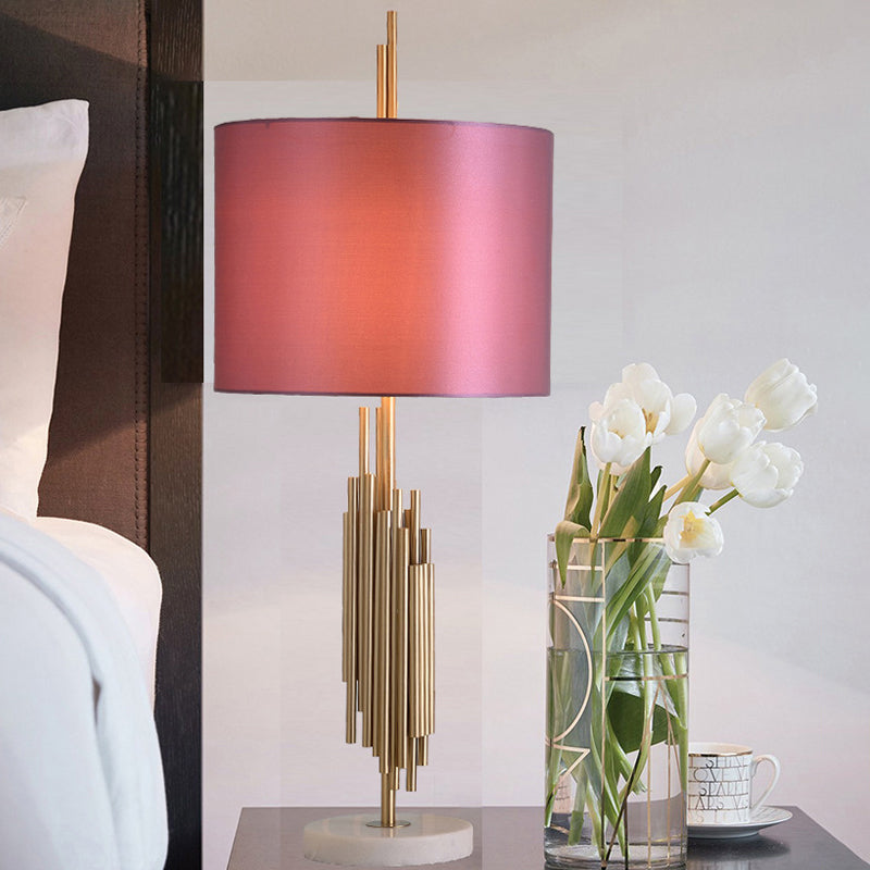 Lampada da comodino con paralume dritto, tessuto modernista, 1 lampadina, lampada da lettura, luce in rosa