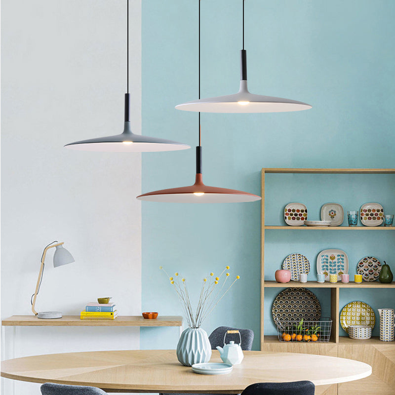 Pendante intérieure minimaliste, éclairage pendentif en métal plat macaron à 1 lumière