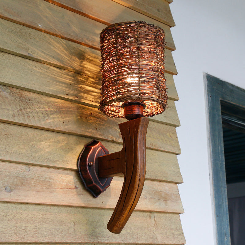 Gewapende houten wandlamp Chinees 1 lamp bruine sconce lamp armatuur met cilinder rotan schaduw