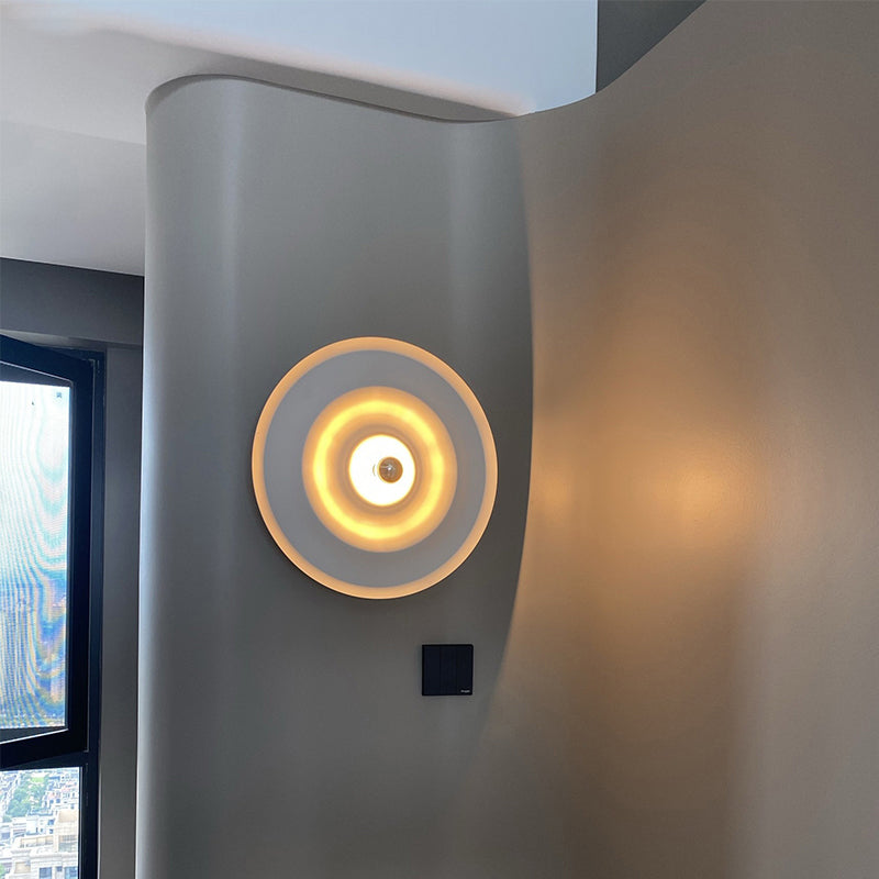 Simplicité Contemporain Wall Glasce Light avec une teinte en métal pour la chambre