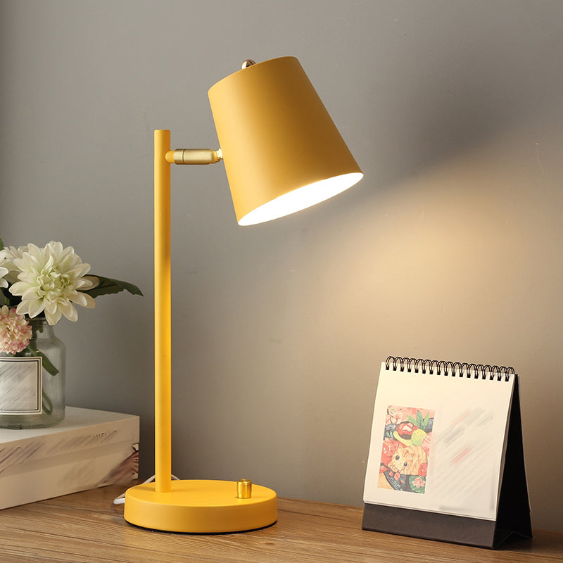 Lámparas de mesa nocturna de estilo macarrón Barril de 1 luz de dormitorio luces de noche con sombra de metal