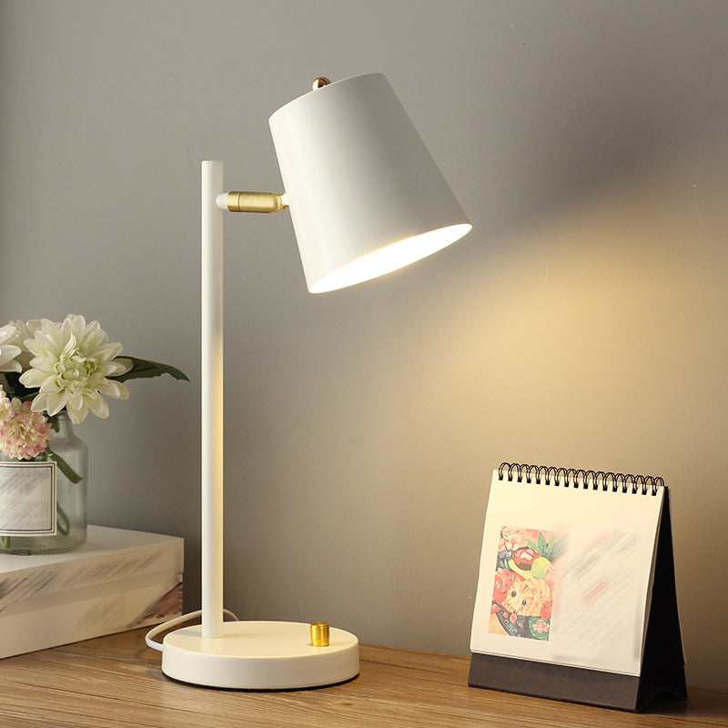 Lámparas de mesa nocturna de estilo macarrón Barril de 1 luz de dormitorio luces de noche con sombra de metal