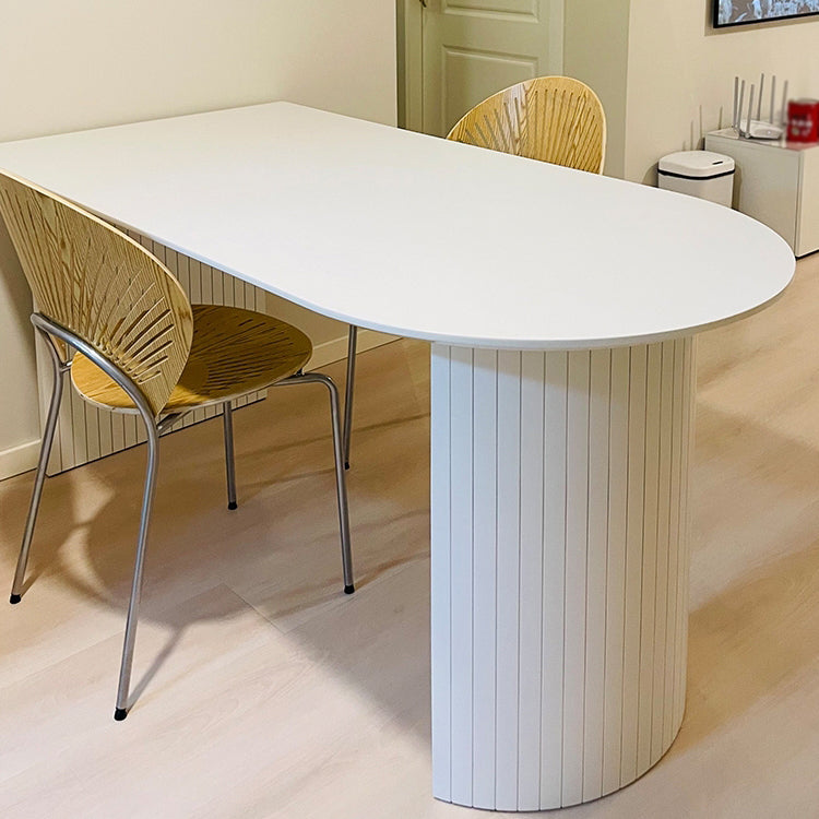 Eigentijdse huis dennen vaste houten eettafel vrije vorm tafel met dubbele voetstukbasis