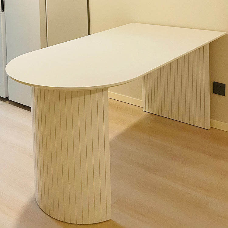 Eigentijdse huis dennen vaste houten eettafel vrije vorm tafel met dubbele voetstukbasis