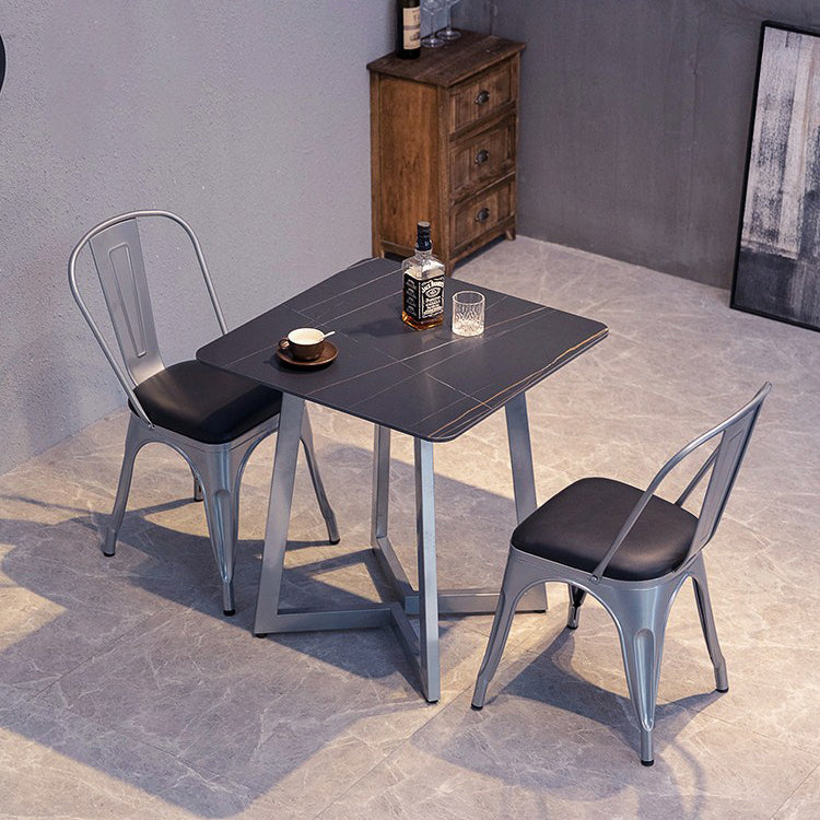 Industriële eettafel Zwart gesinterde stenen eettafel met dubbel voetstuk