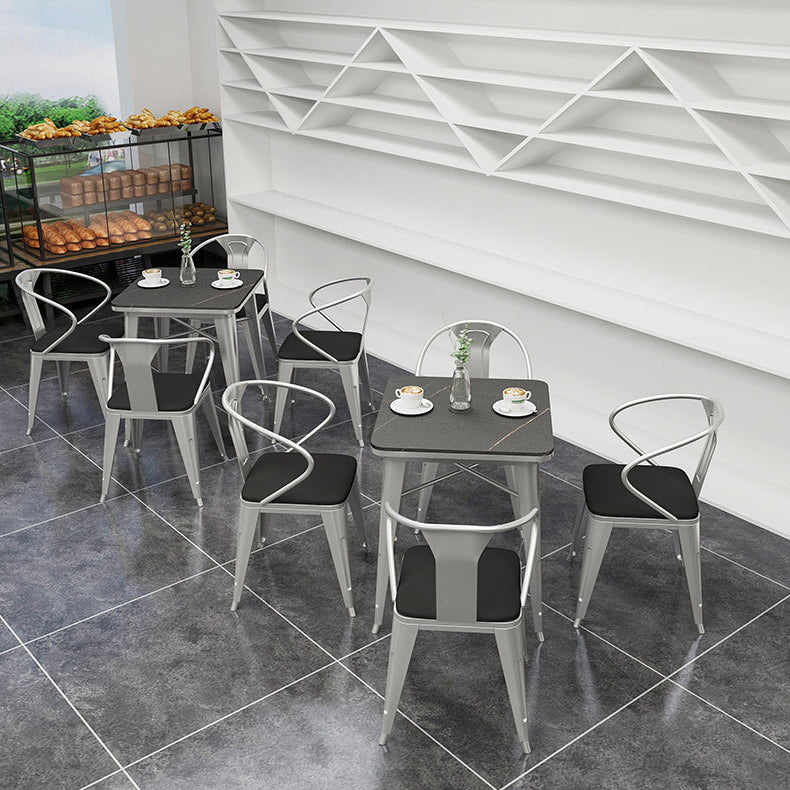 Mesa de comedor industrial Mesa de comedor de piedra sinterizada negra con base de trineo
