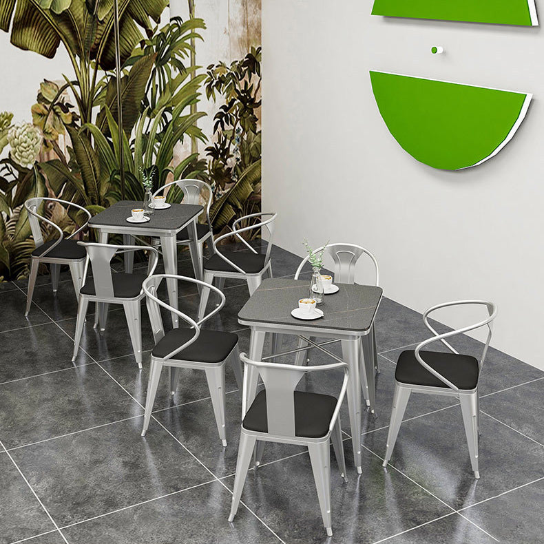 Mesa de comedor industrial Mesa de comedor de piedra sinterizada negra con base de trineo