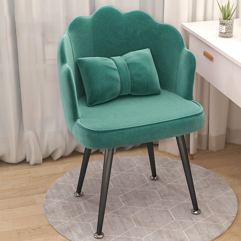 Chaise d'appoint de salle à manger moderne avec pieds en métal, fauteuil à dossier solide pour usage domestique