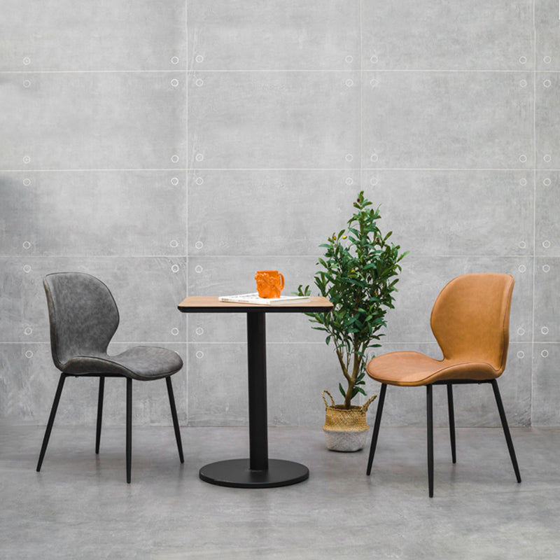 Chaise d'appoint de restaurant scandinave en cuir PU, chaise de salle à manger finition mate Parsons