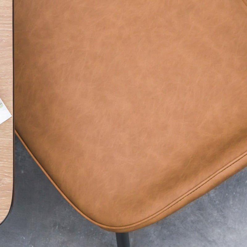 Chaise d'appoint de restaurant scandinave en cuir PU, chaise de salle à manger finition mate Parsons