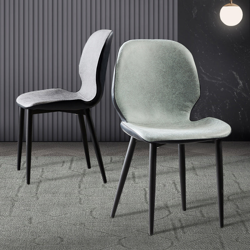 Chaise latérale tapissée de restaurant contemporain finition mate Parsons dinant la chaise