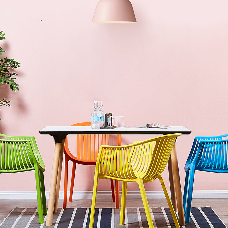 Home Zeitgenössischer Sessel mit Lamellenrücken, stapelbarer Esszimmerstuhl aus Kunststoff