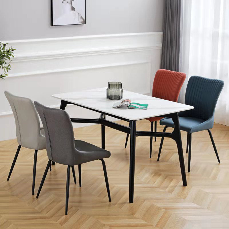 Leder-Skandinavischer Hotel-Beistellstuhl Parsons 18,5'' breiter Esszimmerstuhl mit schwarzen Beinen