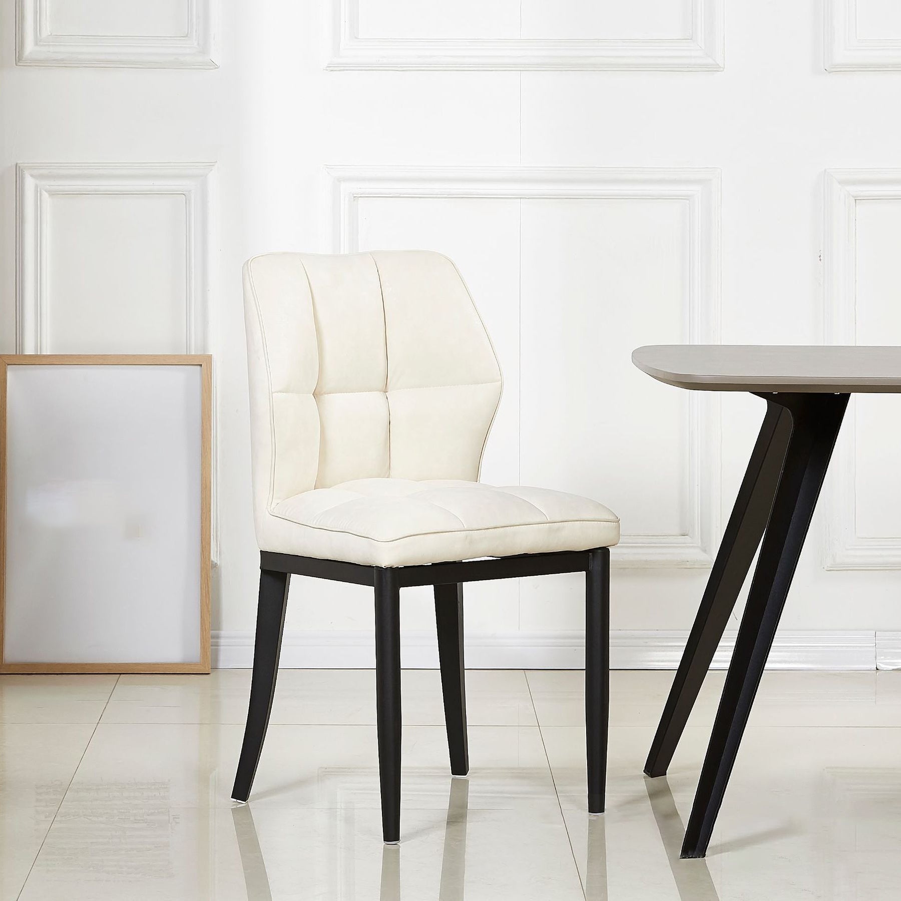 Sillas de comedor sin brazos de cuero, sillas laterales tapizadas modernas con patas de metal