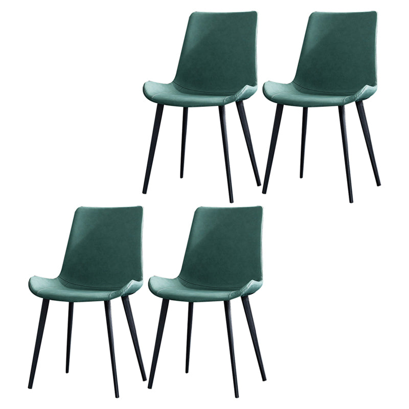 Silla de comedor industrial de metal con acabado metálico y respaldo sólido
