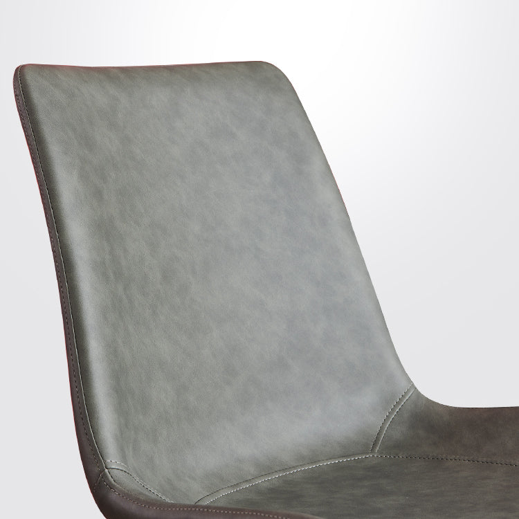 Silla de comedor industrial de metal con acabado metálico y respaldo sólido