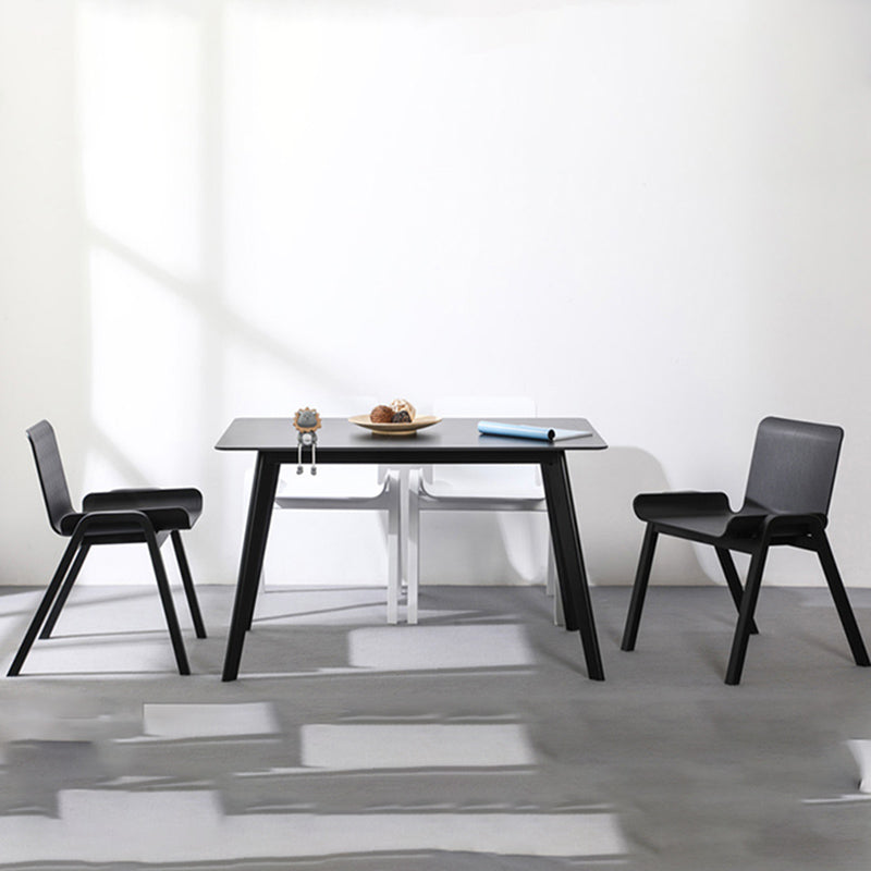 Sillón de comedor apilable escandinavo con respaldo macizo y patas de madera